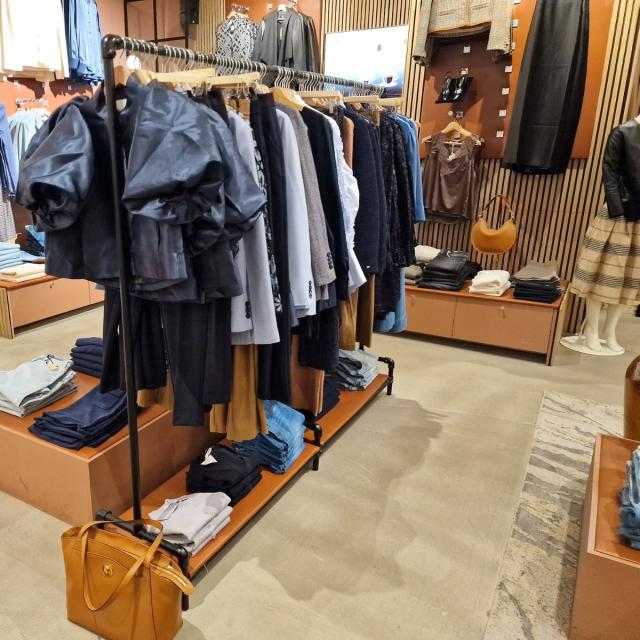 Butikkinnredning med Clarrods Black og rør