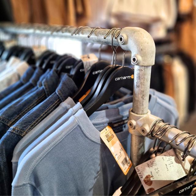 Butikkinnredning med Clarrods Clamps og rør